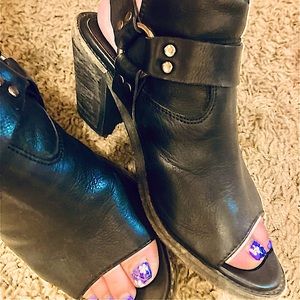 Frye booties sz 5 1/2